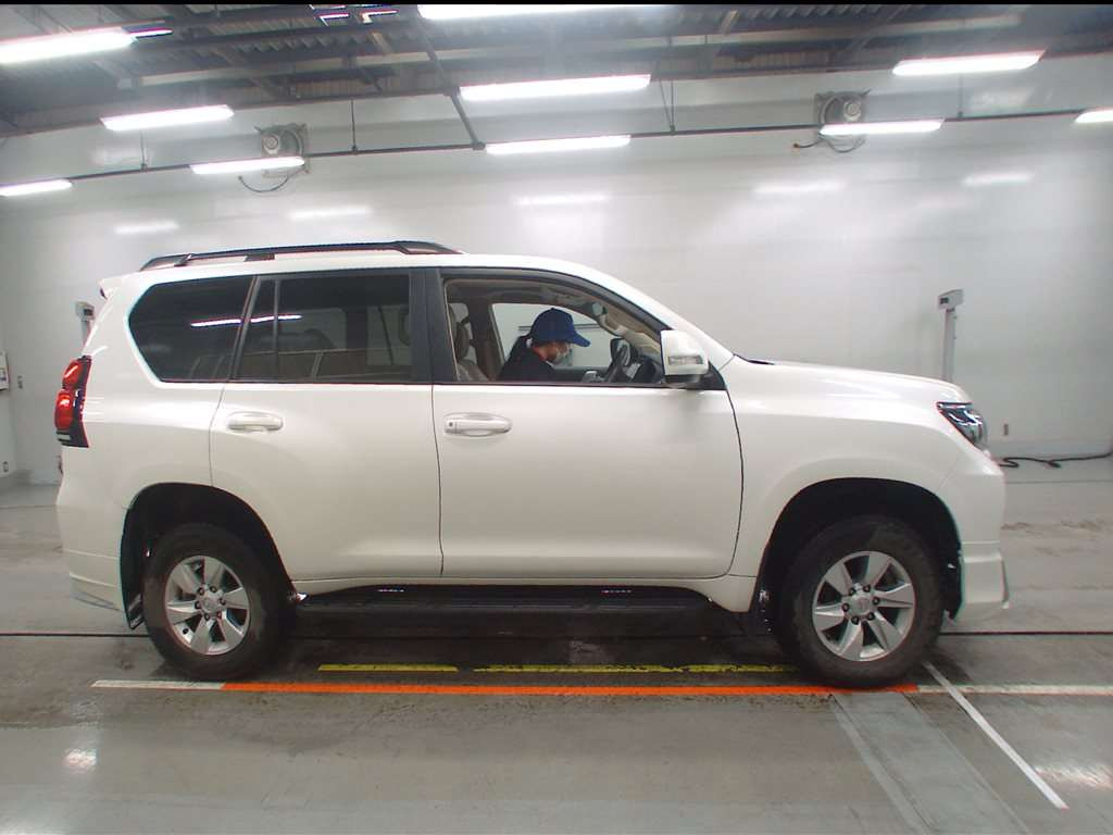 2021 Toyota Land Cruiser Prado TRJ150W[2]