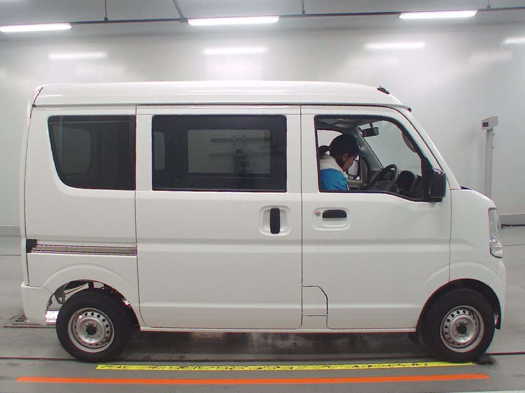 2023 Nissan NV100 Clipper DR17V[2]