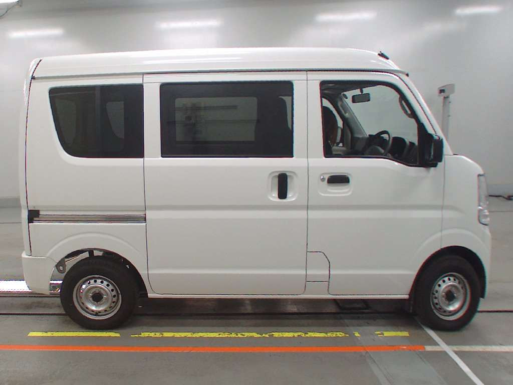 2023 Nissan NV100 Clipper DR17V[2]