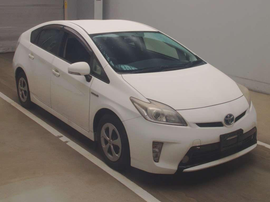 2013 Toyota Prius ZVW30[2]