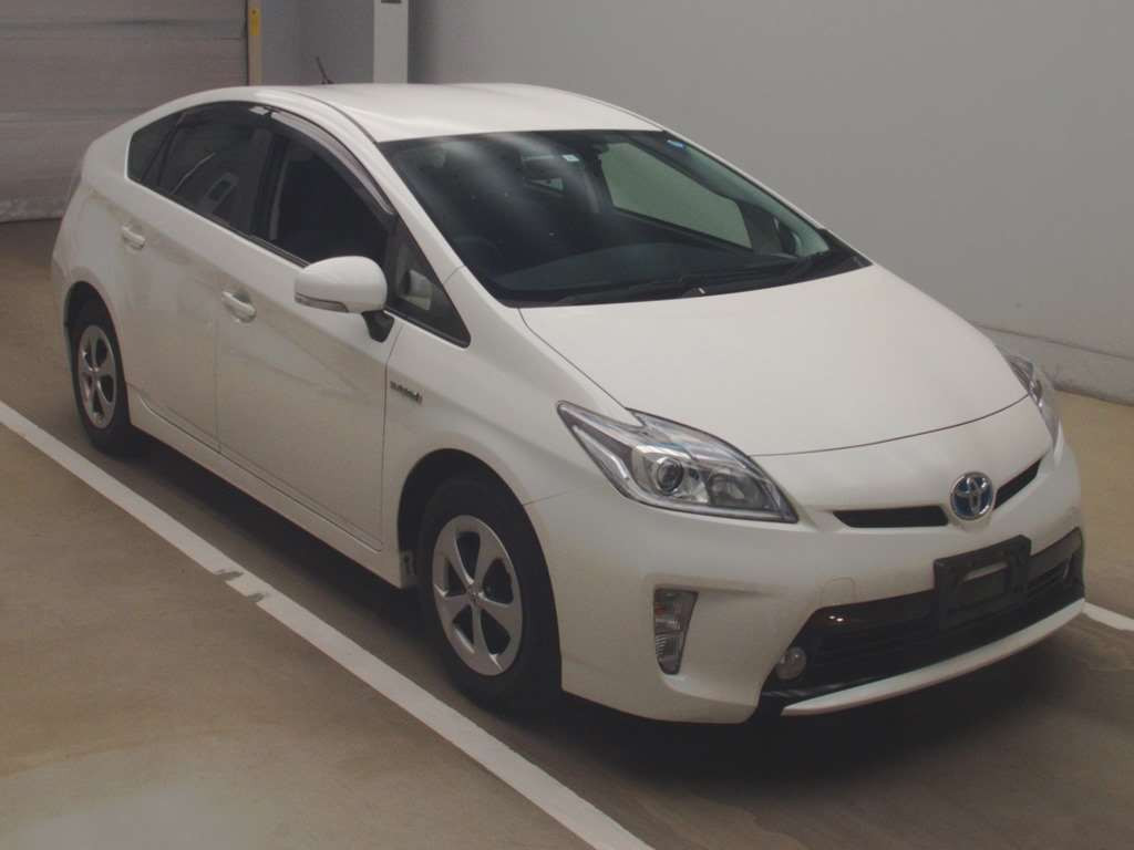 2013 Toyota Prius ZVW30[2]