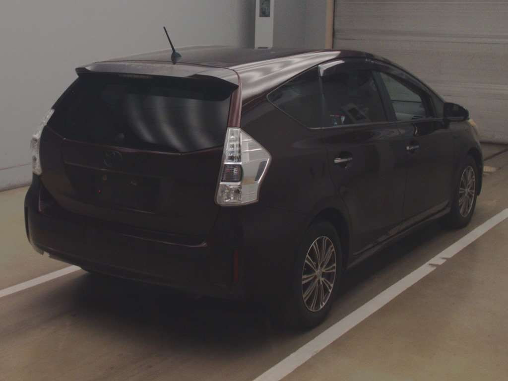 2013 Toyota Prius alpha ZVW41W[1]