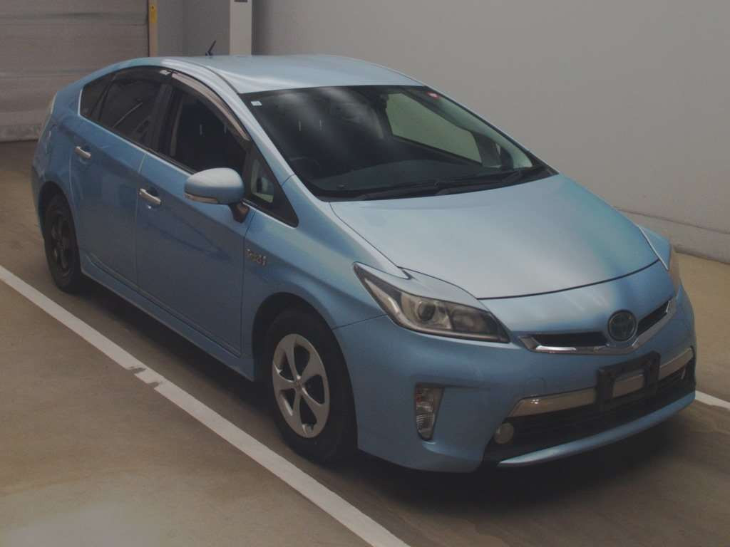 2012 Toyota Prius PHV ZVW35[2]