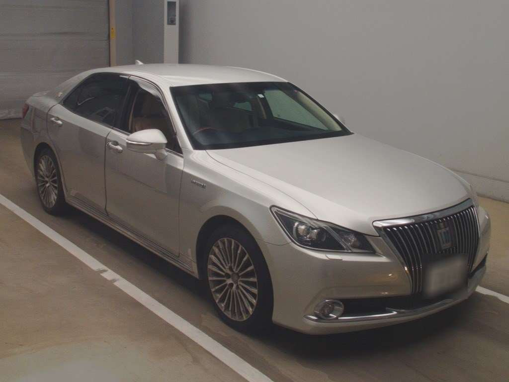 2016 Toyota Crown Majesta GWS214[2]