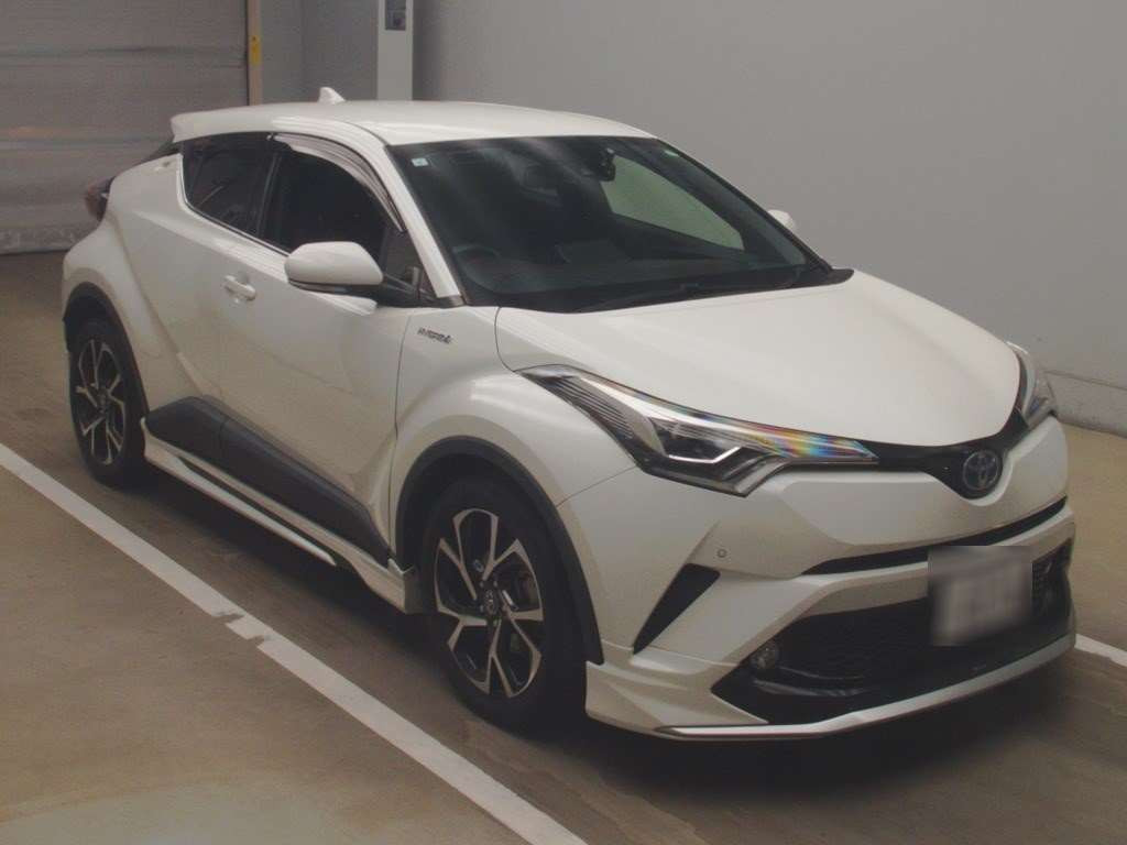 2017 Toyota C-HR ZYX10[2]