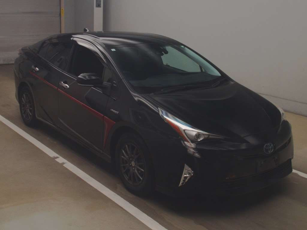 2017 Toyota Prius ZVW51[2]