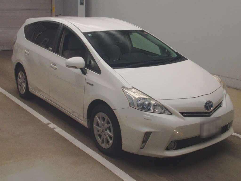 2012 Toyota Prius alpha ZVW41W[2]