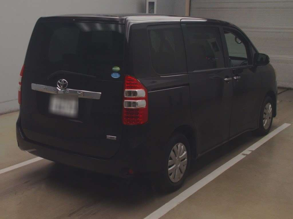 2013 Toyota Noah ZRR70G[1]