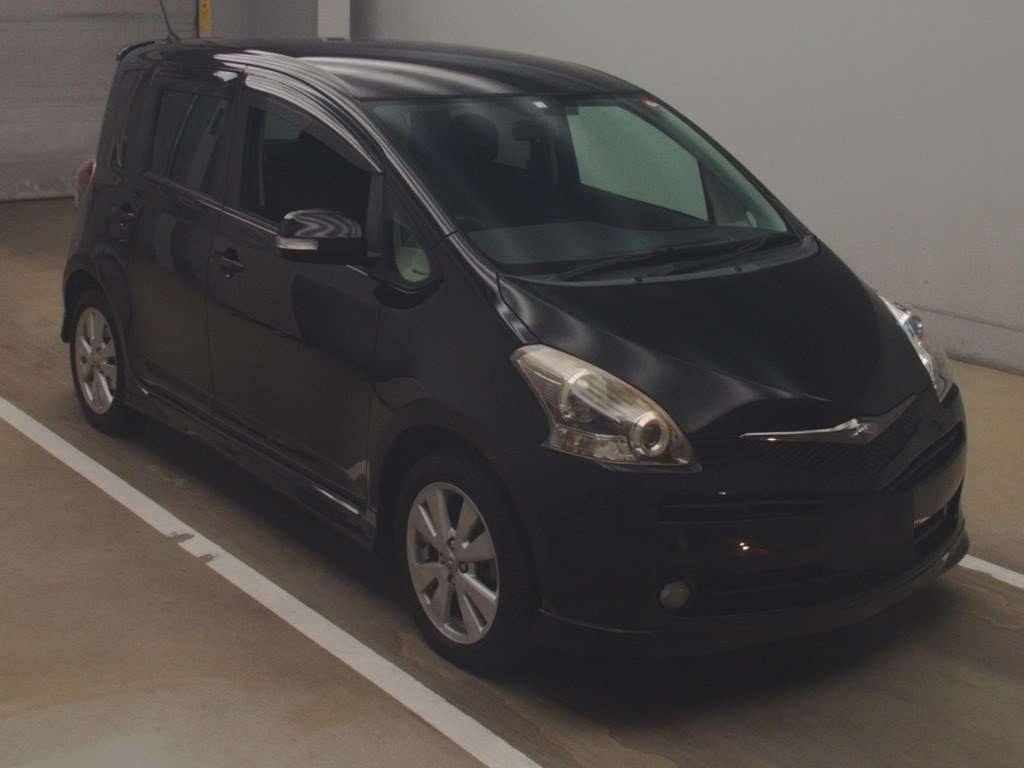 2010 Toyota Ractis NCP100[2]