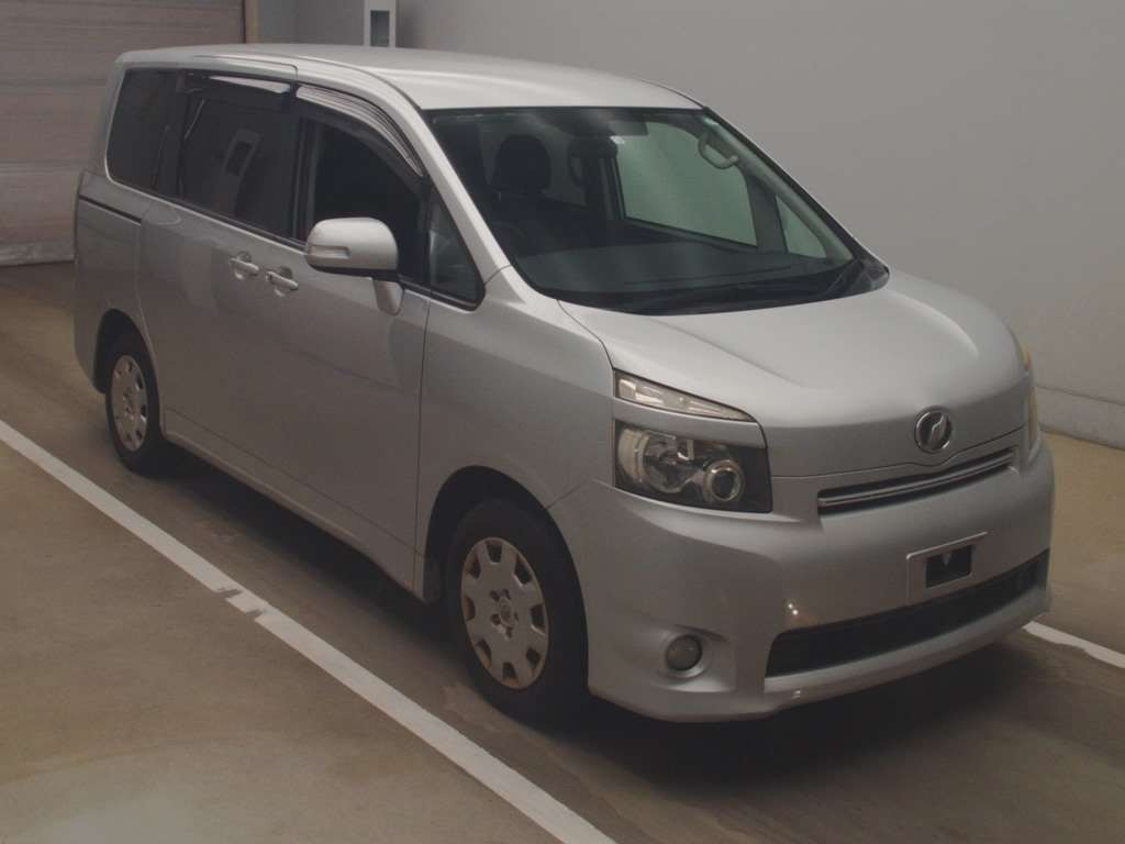 2008 Toyota Voxy ZRR70G[2]