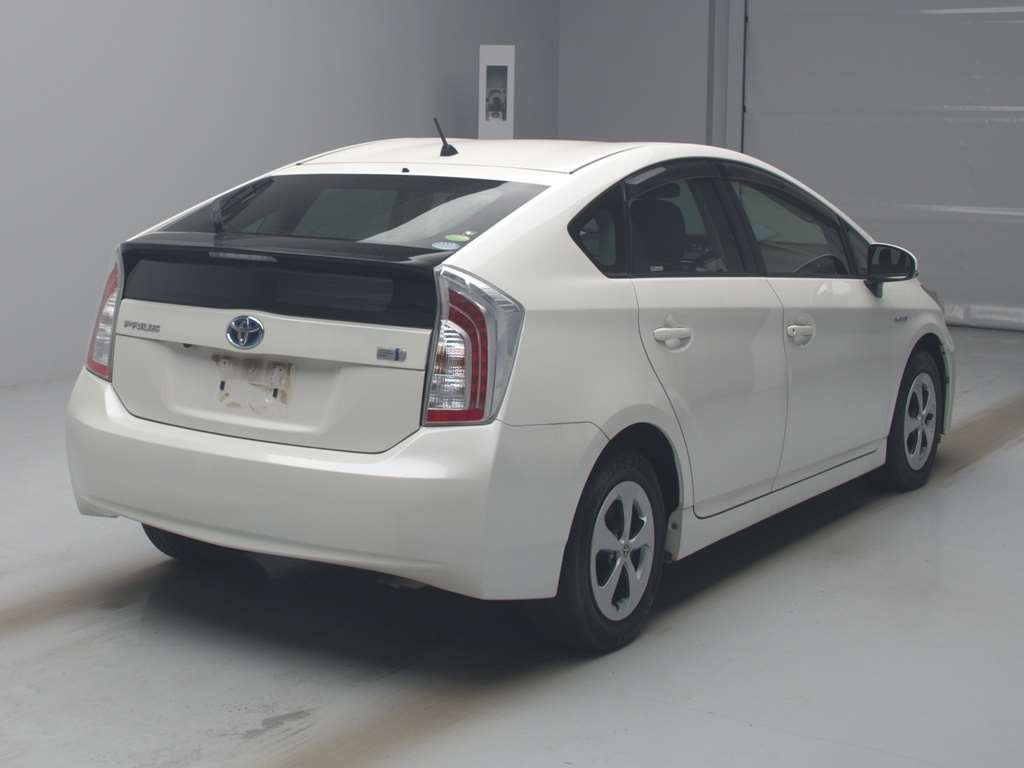 2013 Toyota Prius ZVW30[1]