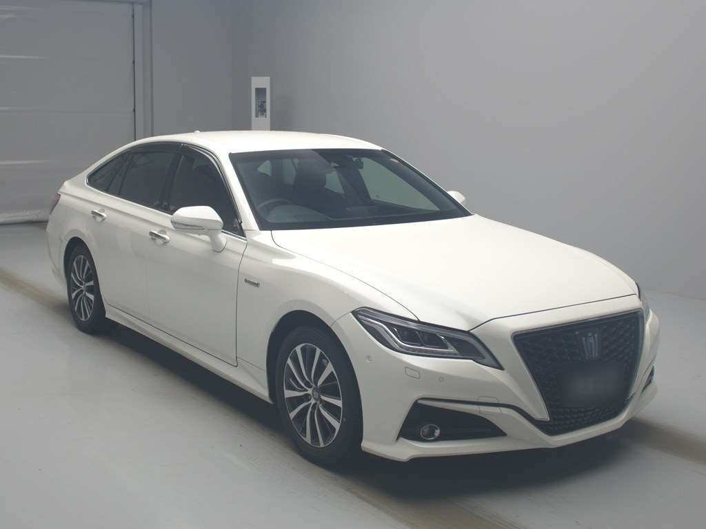 2019 Toyota Crown Hybrid AZSH20[2]