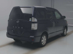 2005 Toyota Voxy