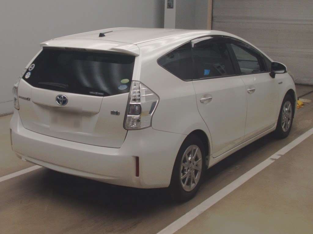 2014 Toyota Prius alpha ZVW41W[1]