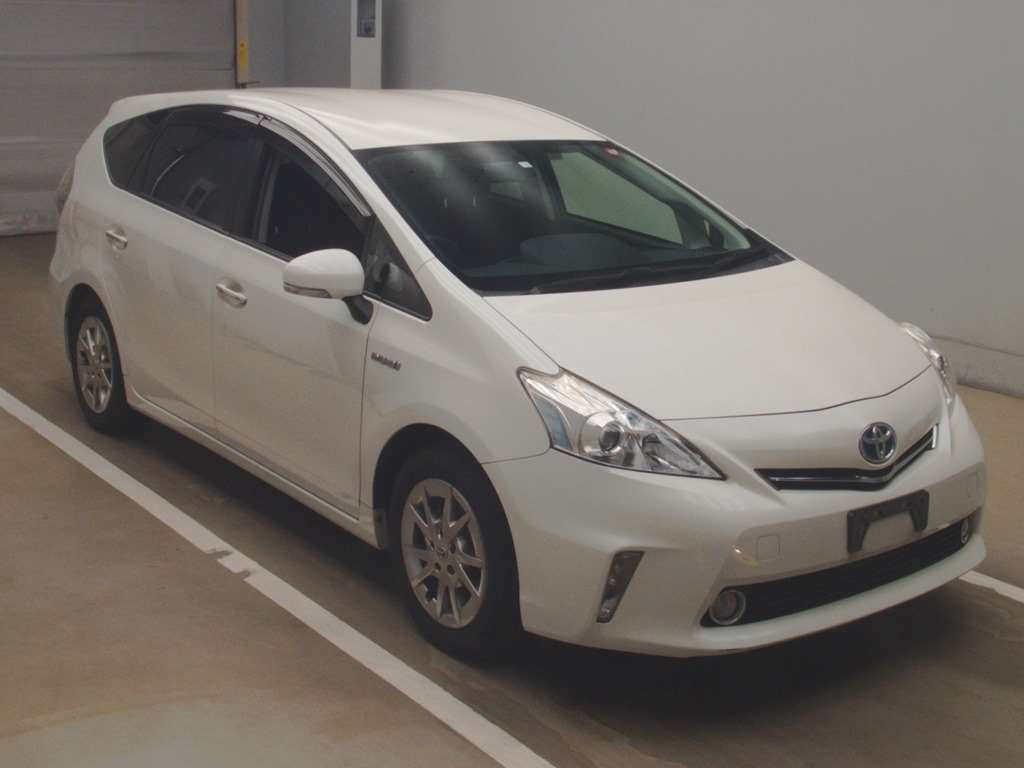 2014 Toyota Prius alpha ZVW41W[2]