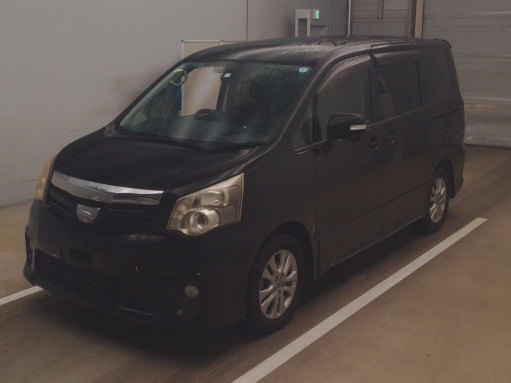 2011 Toyota Noah ZRR70W[0]