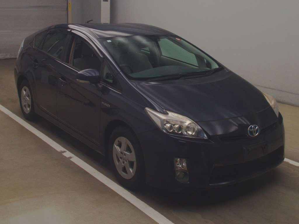 2010 Toyota Prius ZVW30[2]