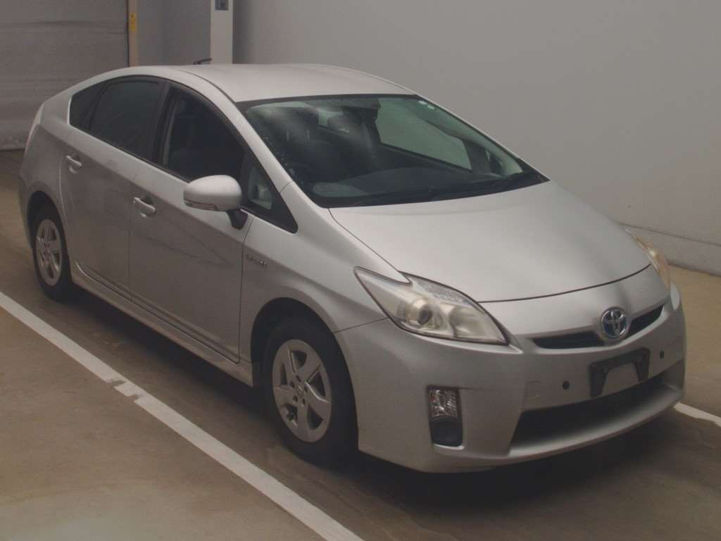 2010 Toyota Prius ZVW30[2]