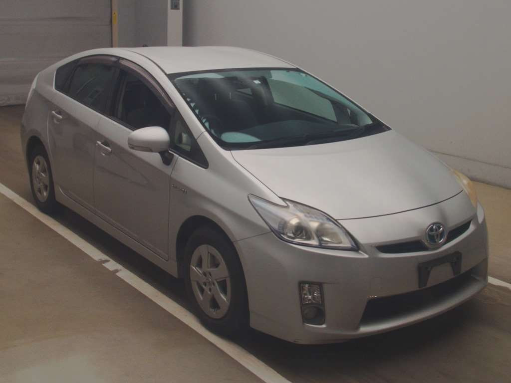 2010 Toyota Prius ZVW30[2]