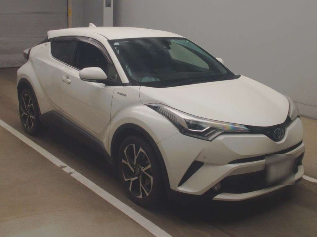 2017 Toyota C-HR ZYX10[2]