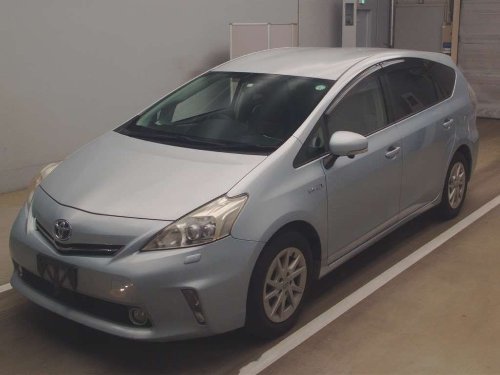 2011 Toyota Prius alpha ZVW41W[0]