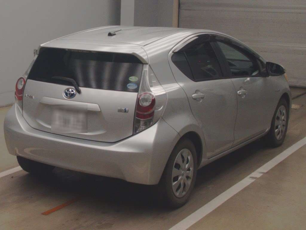 2013 Toyota Aqua NHP10[1]