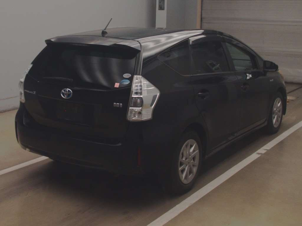 2012 Toyota Prius alpha ZVW41W[1]