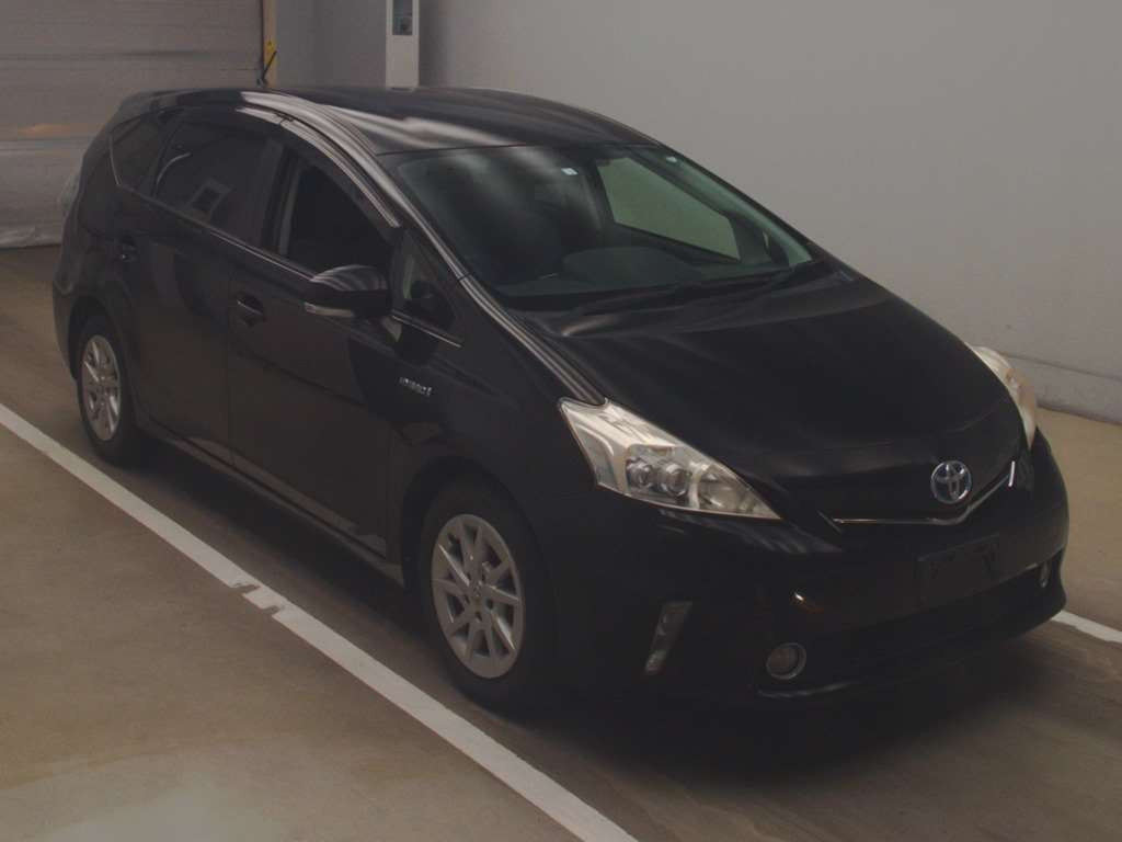 2012 Toyota Prius alpha ZVW41W[2]