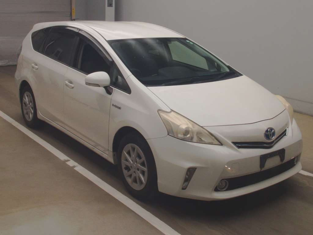 2012 Toyota Prius alpha ZVW41W[2]