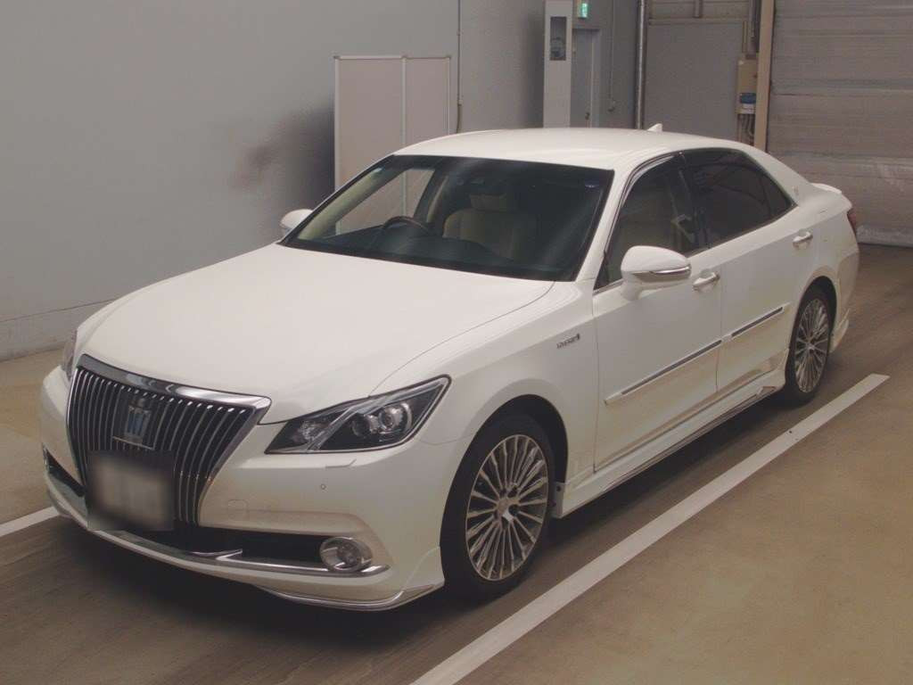 2016 Toyota Crown Majesta GWS214[0]