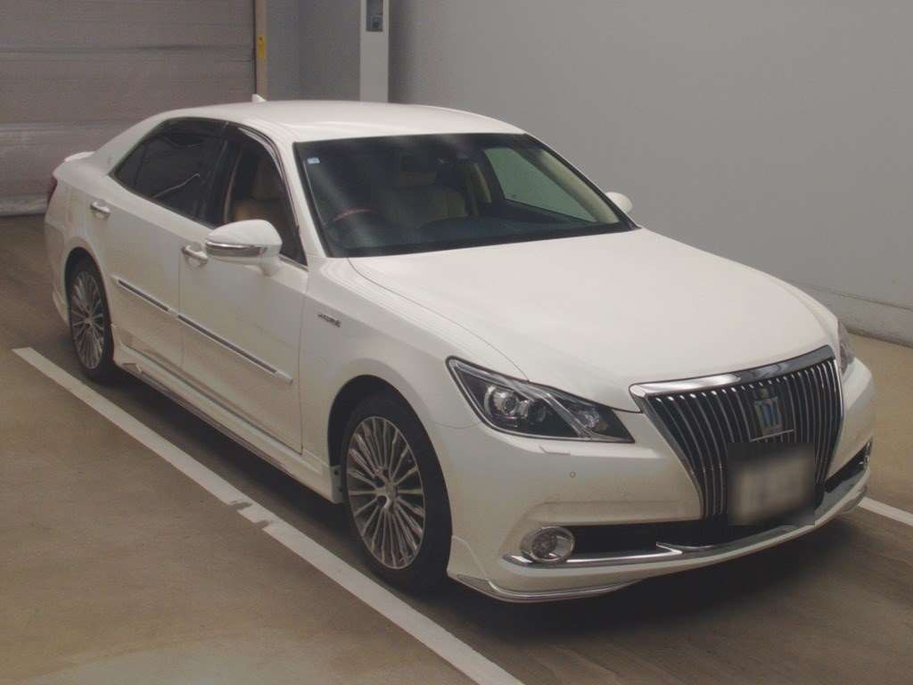 2016 Toyota Crown Majesta GWS214[2]