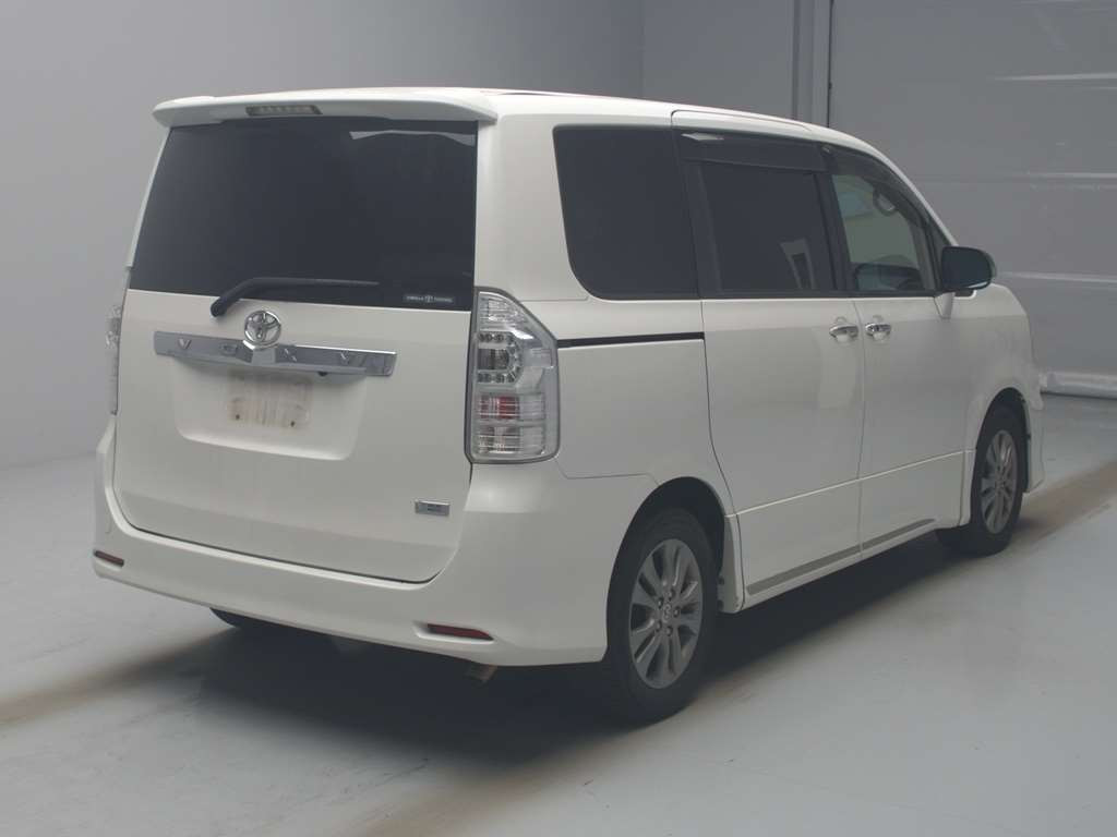 2013 Toyota Voxy ZRR70W[1]