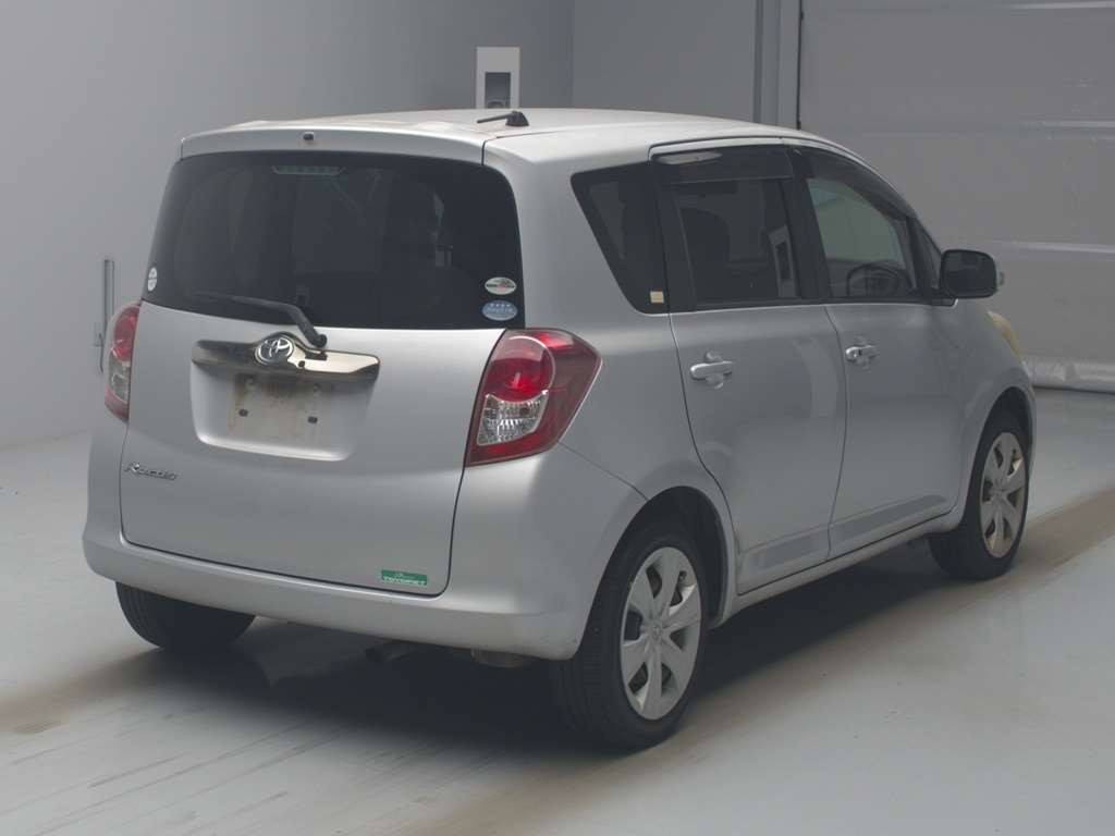 2009 Toyota Ractis SCP100[1]