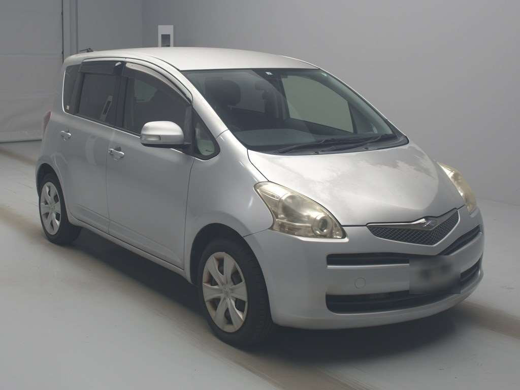 2009 Toyota Ractis SCP100[2]