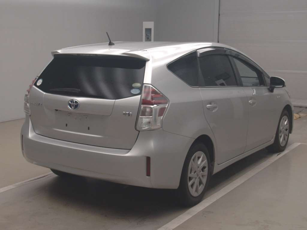 2019 Toyota Prius alpha ZVW41W[1]