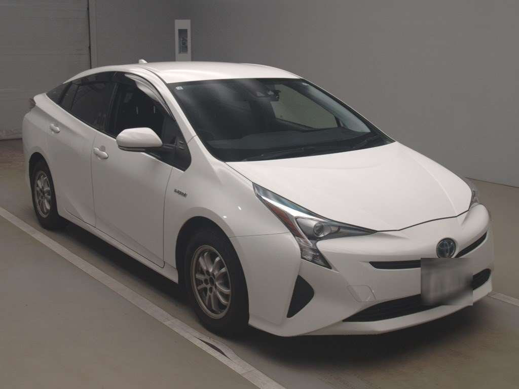 2018 Toyota Prius ZVW50[2]