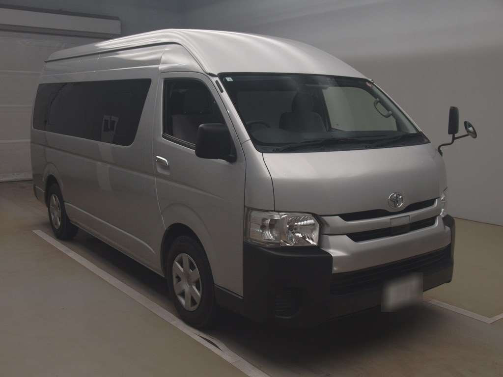 2018 Toyota Hiace Commuter TRH223B[2]