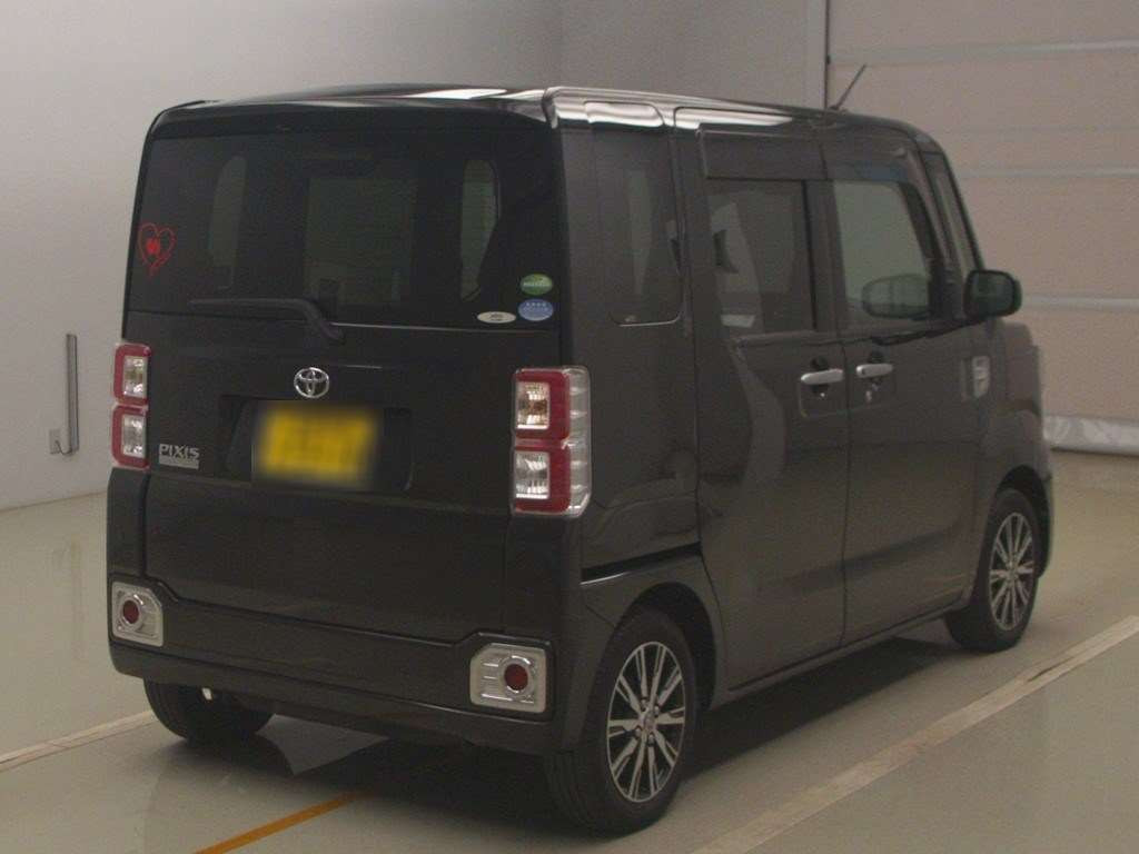 2019 Toyota Pixis Mega LA700A[1]