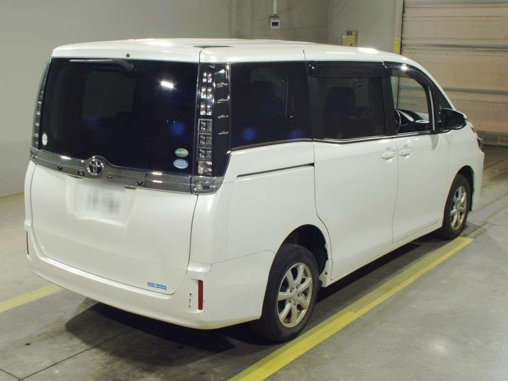 2015 Toyota Voxy ZRR85G[1]