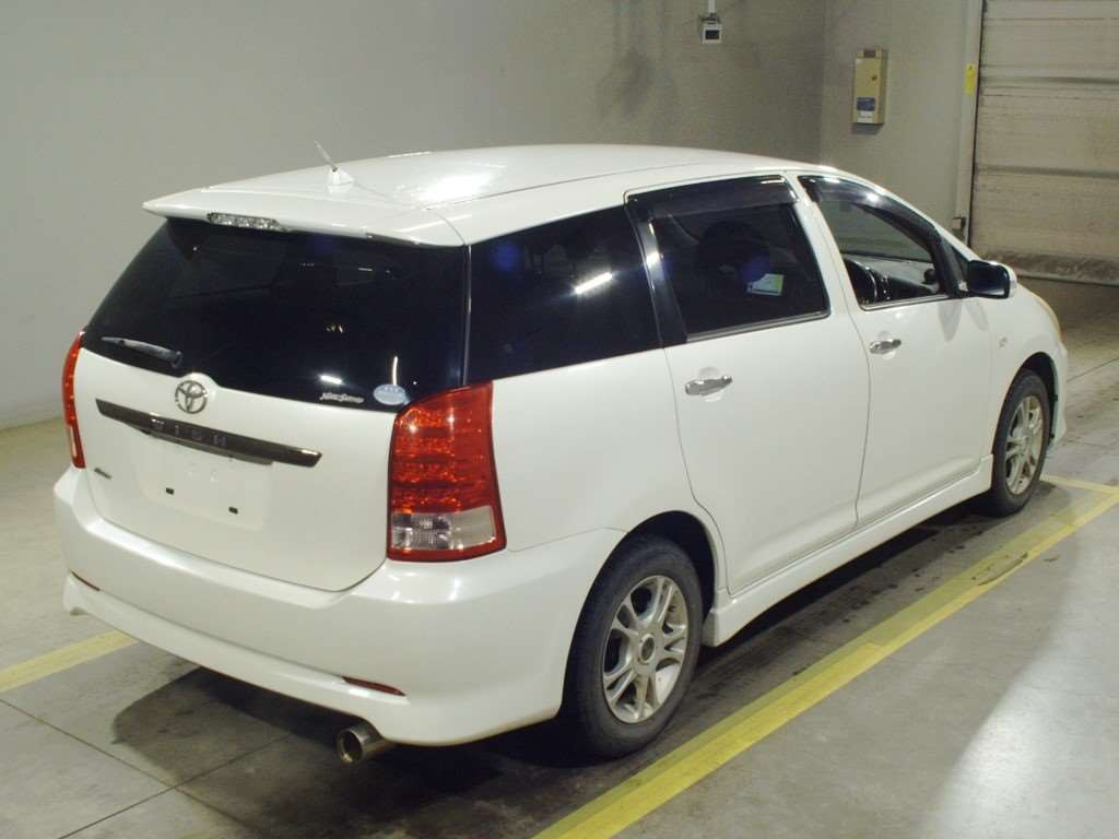 2005 Toyota Wish ZNE14G[1]