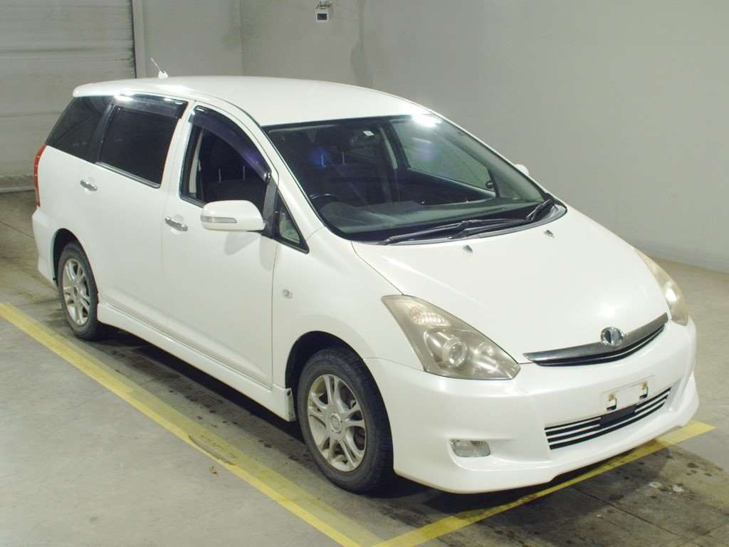 2005 Toyota Wish ZNE14G[2]