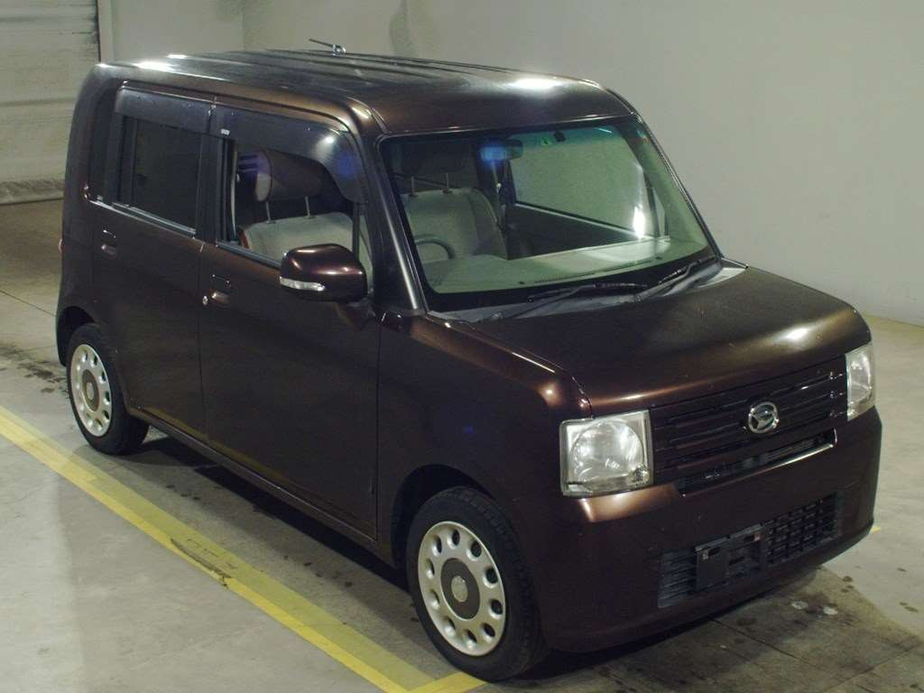 2010 Daihatsu Move Conte L585S[2]