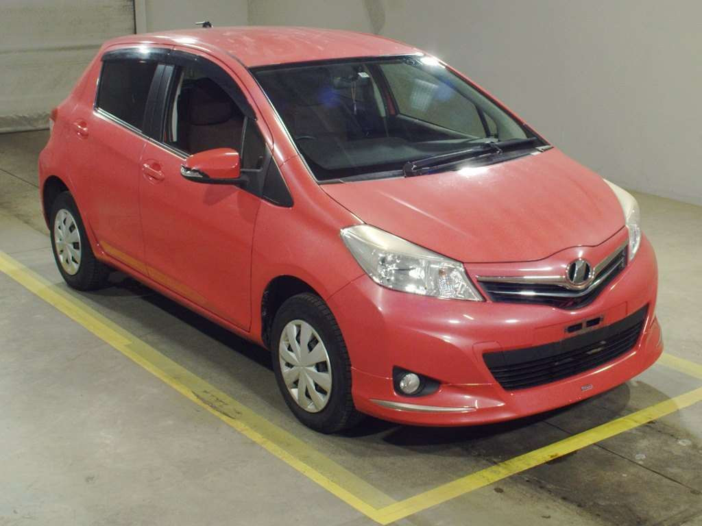 2013 Toyota Vitz NSP135[2]