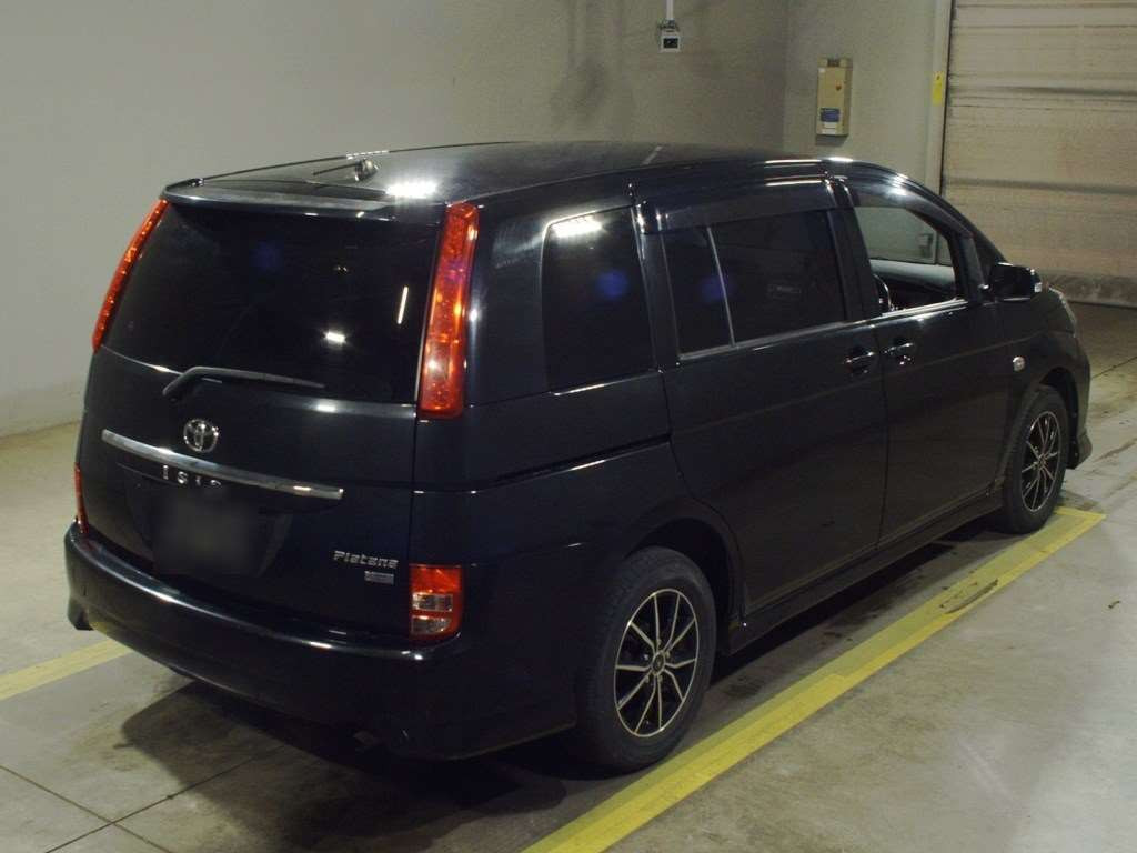 2010 Toyota Isis ZGM15W[1]