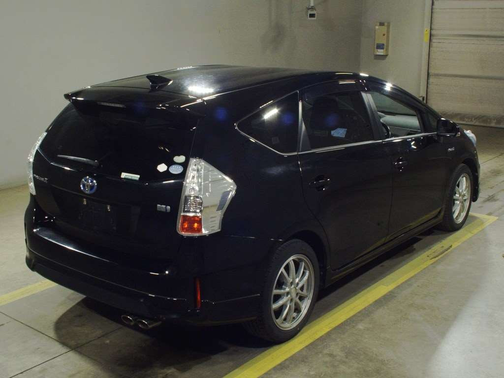 2012 Toyota Prius alpha ZVW41W[1]