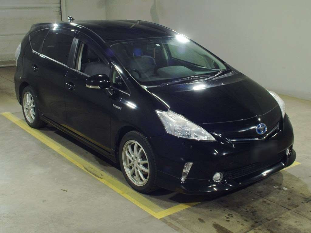 2012 Toyota Prius alpha ZVW41W[2]