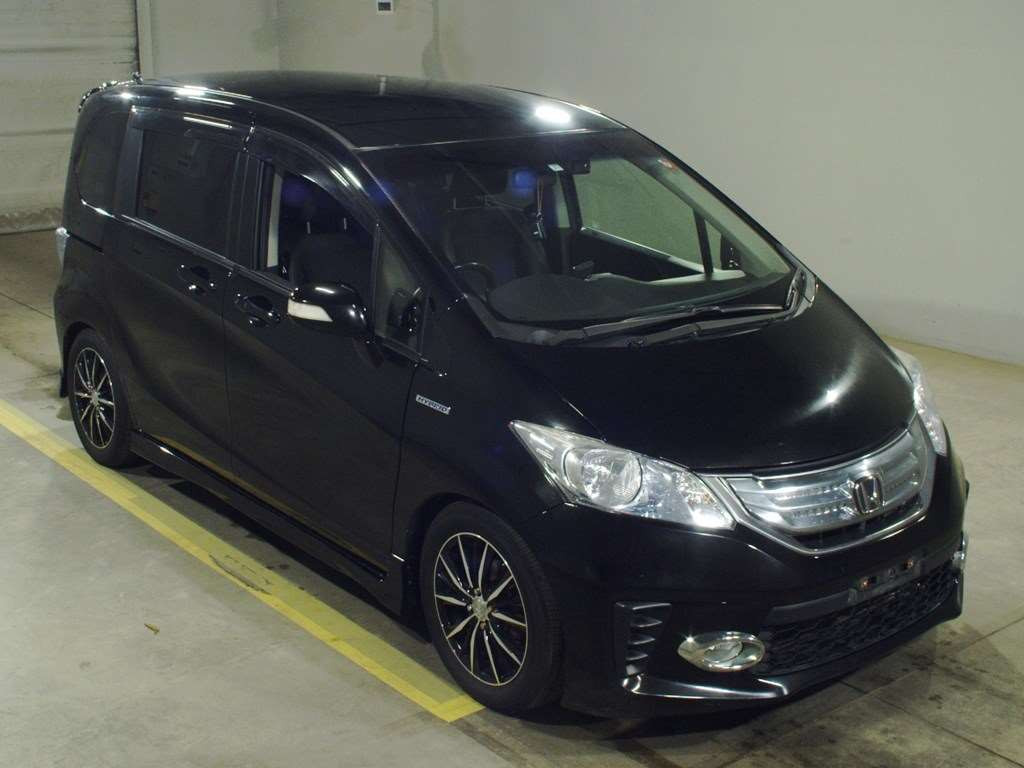 2013 Honda Freed hybrid GP3[2]