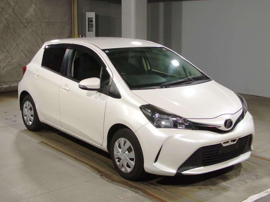 2016 Toyota Vitz KSP130[2]