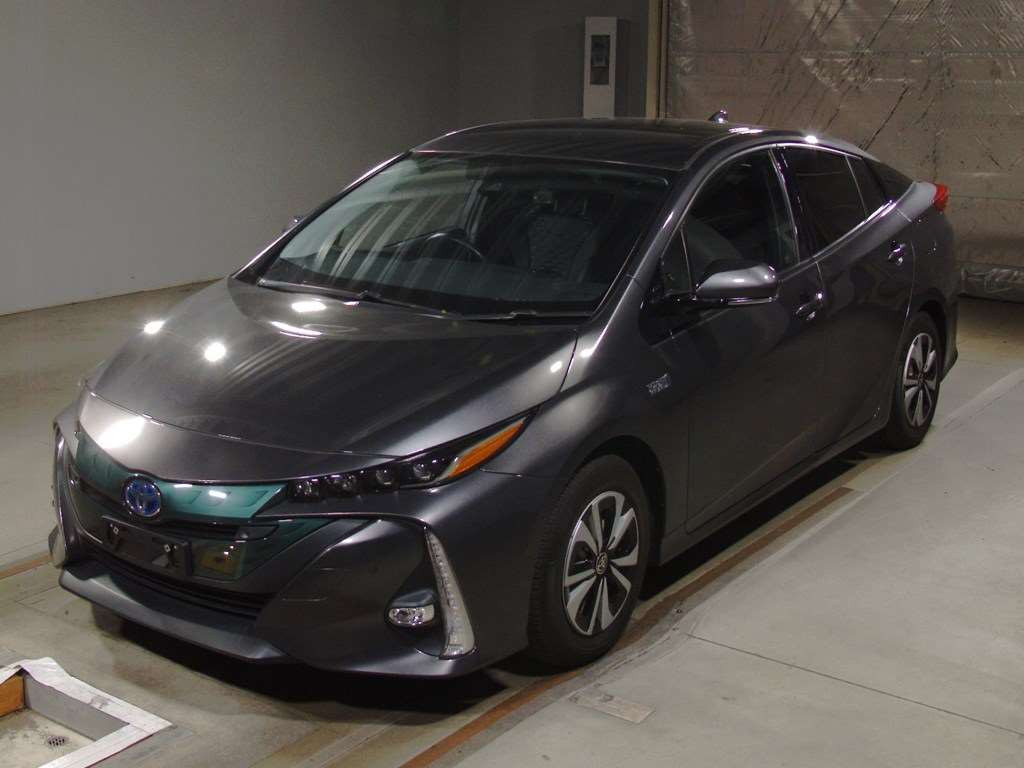 2017 Toyota Prius PHV ZVW52[0]