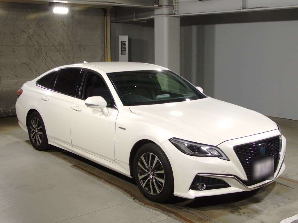 2019 Toyota Crown Hybrid AZSH20[2]